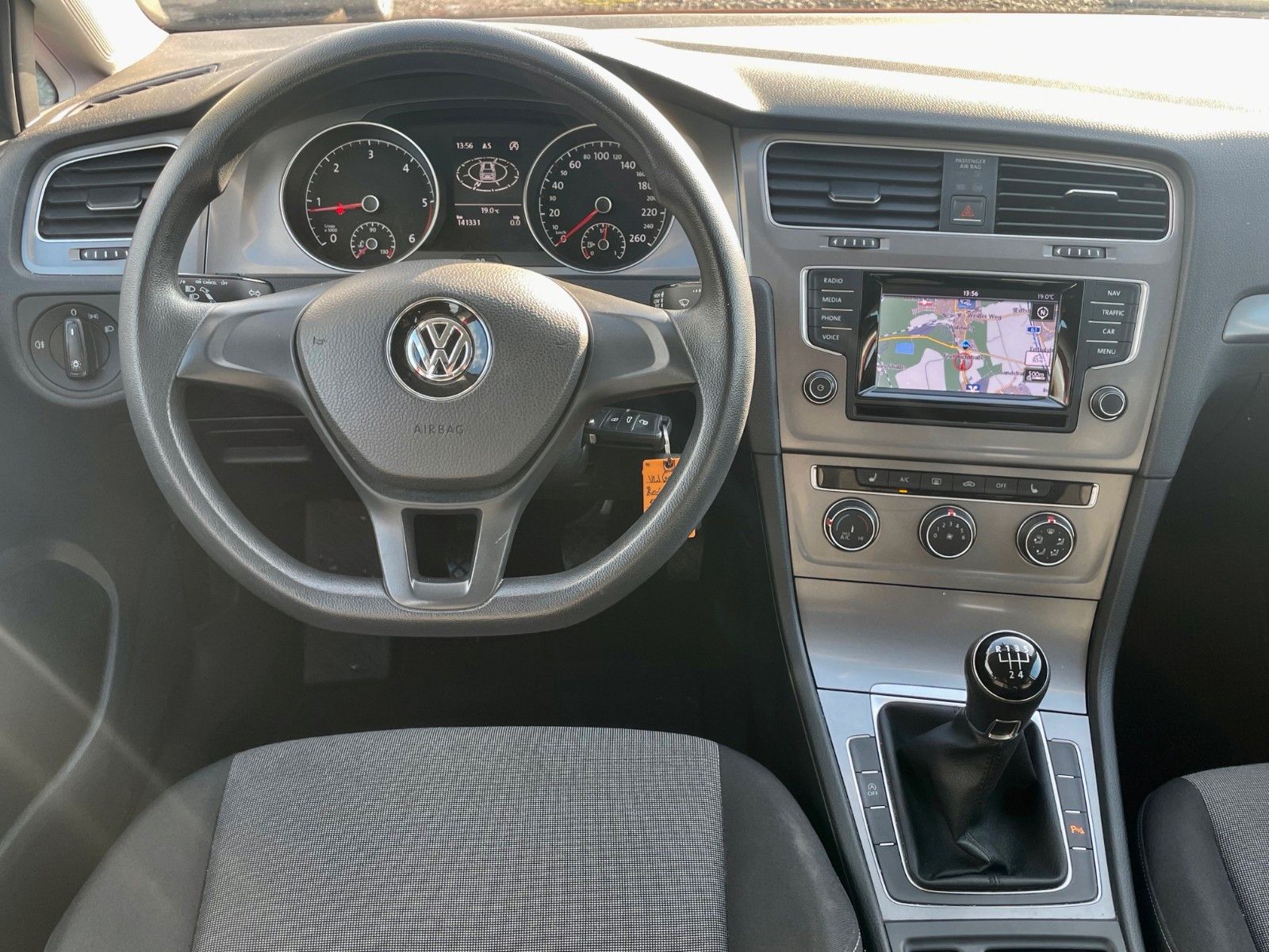 Fahrzeugabbildung Volkswagen Golf VII 1.6 TDI Trendline BMT Navi Tempomat PDC