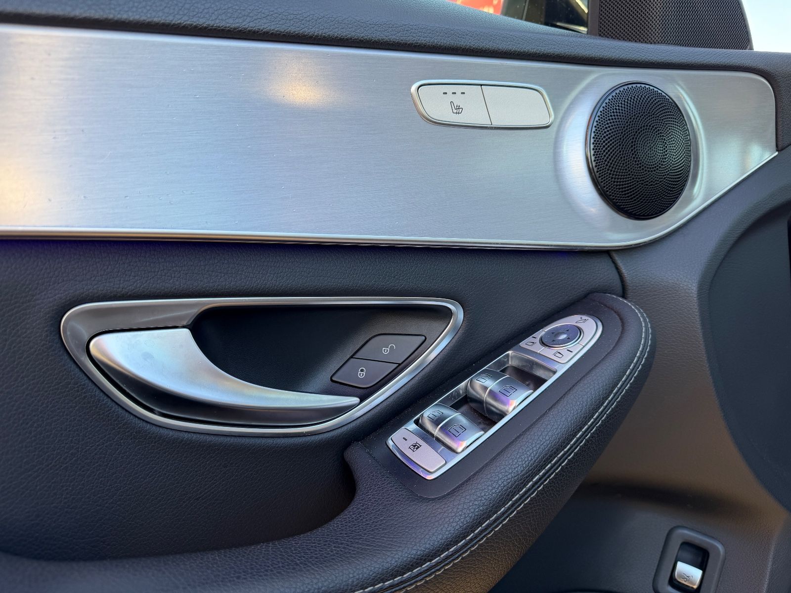 Fahrzeugabbildung Mercedes-Benz C 200 Lim. Avantgarde*SCHIEBEDACH*LED*ACC*TEILLE