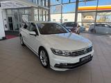 Volkswagen Passat Lim. 2.0TDI DSG R-LINE LED ACC - Volkswagen Passat: R Line