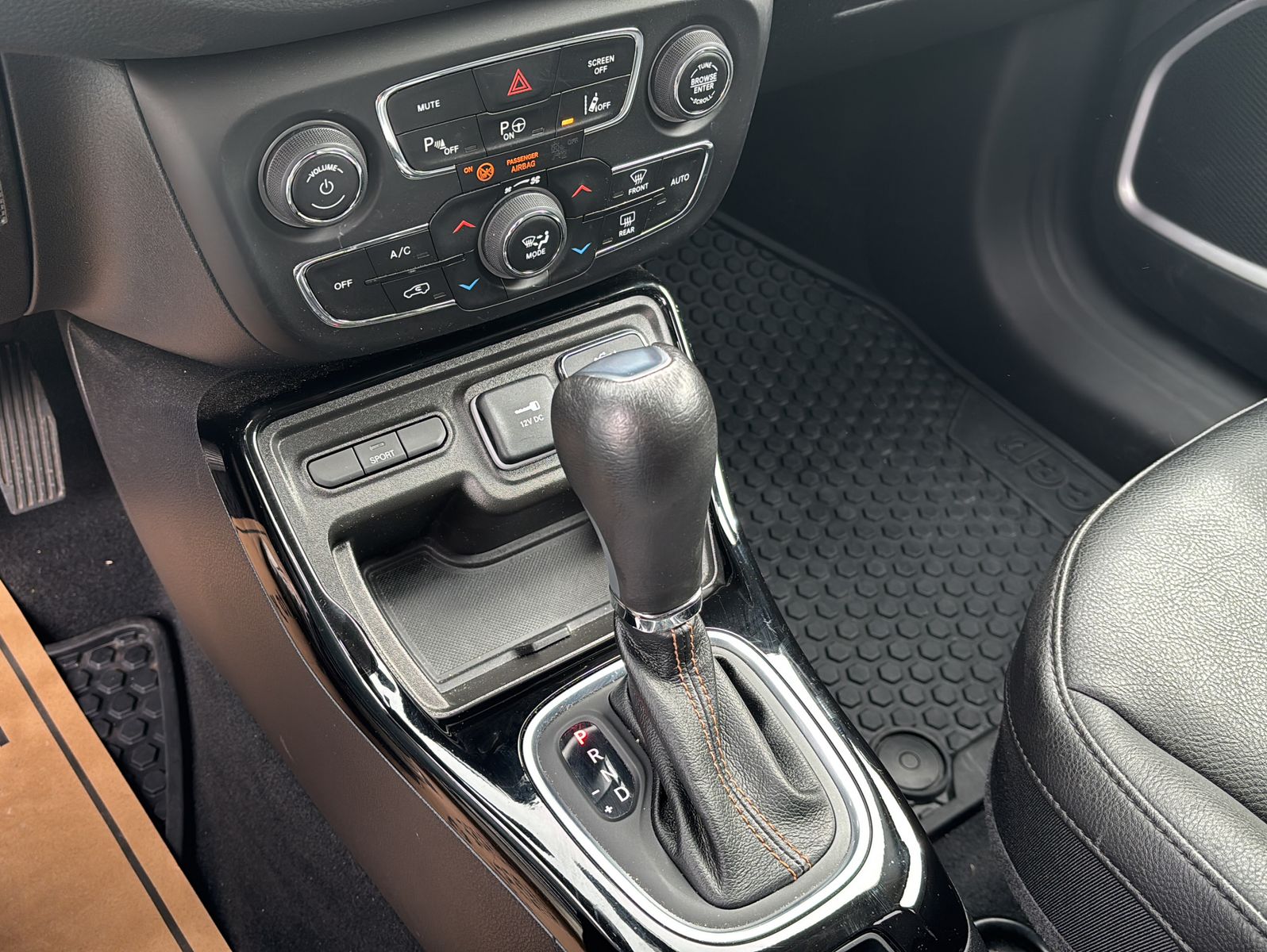 Fahrzeugabbildung Jeep Compass Limited FWD