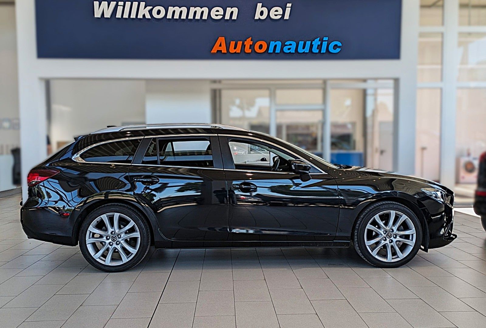 Fahrzeugabbildung Mazda 6 Kombi Center-Line KLIMAAUT SITZHEIZG NAVI 19''