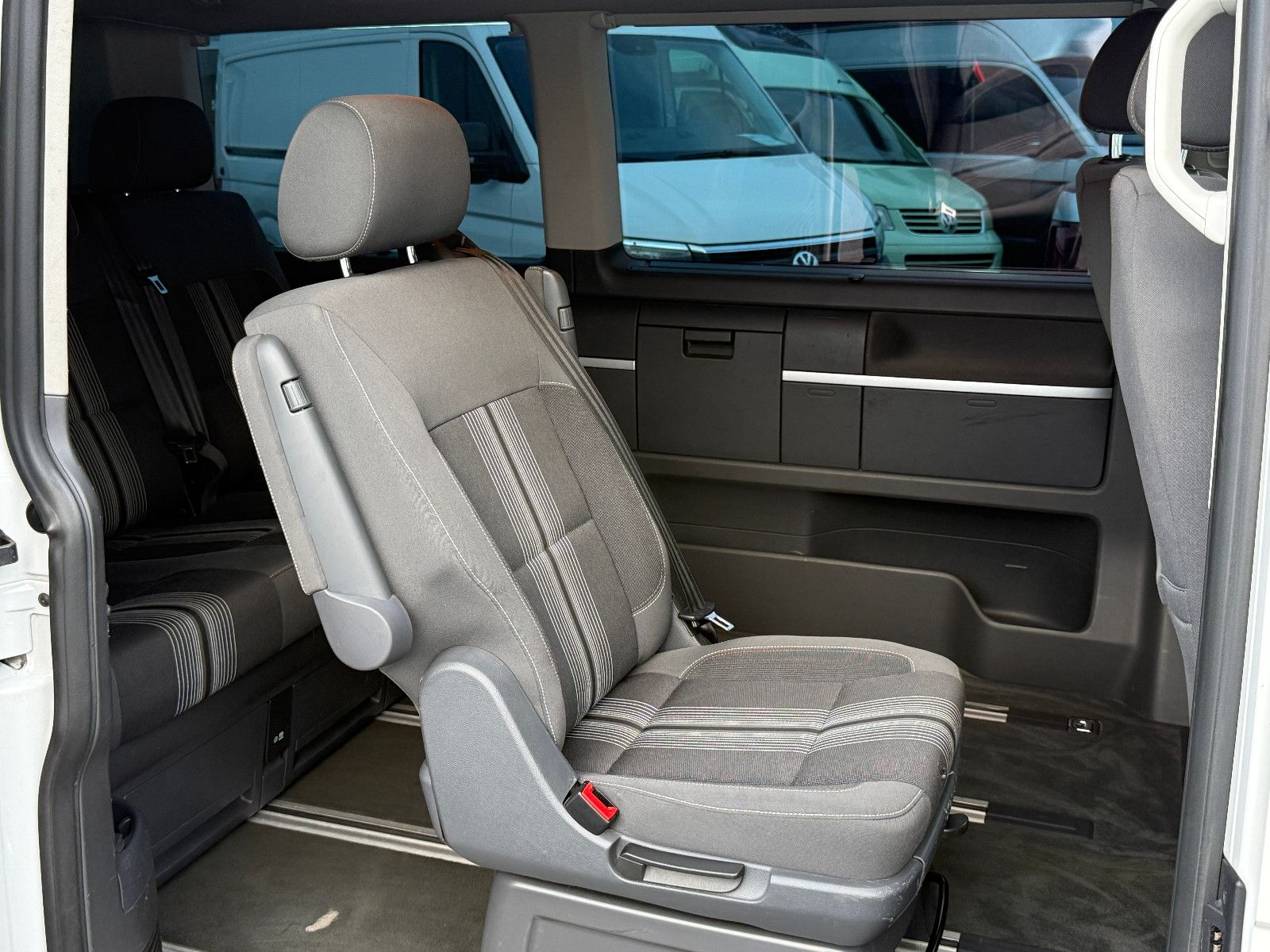 Fahrzeugabbildung Volkswagen T5 Multivan Edition 25 DAB GRA Side-Assist PDC