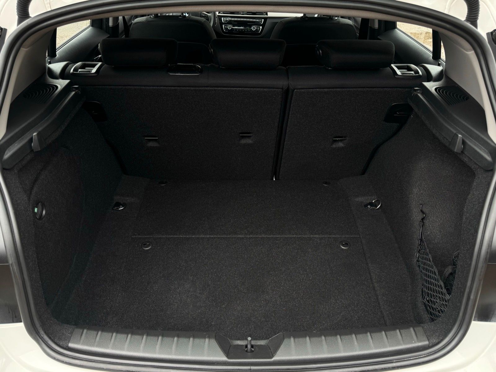 Fahrzeugabbildung BMW 118i Advantage Tempomat BLT PDC LED SHZ AHK