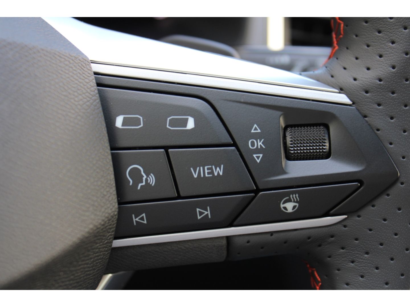 Fahrzeugabbildung SEAT Ateca 1.5 TSi FR ACC LED PDC RFK el. AHK Navi DA