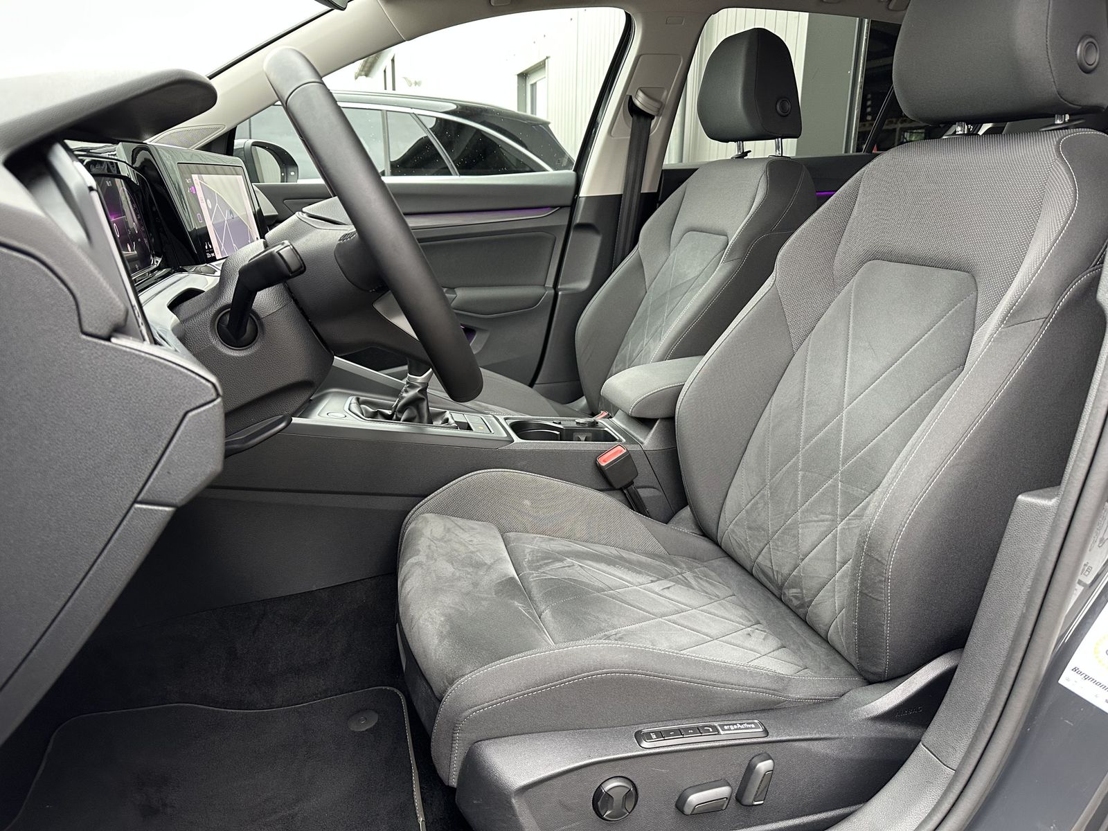 Fahrzeugabbildung Volkswagen Golf 1.5 TSI Style NAV+LED+AHK+ACC+VCOCK+MASSAGE