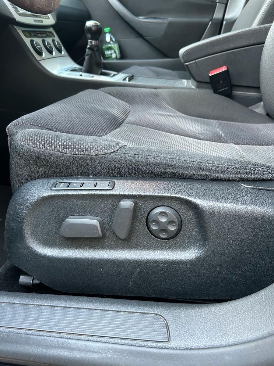 Volkswagen Passat 2009 — photo 12