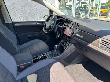 Fahrzeugabbildung Volkswagen Touran 2.0 TDI R Line LED AHK 7 Sitze