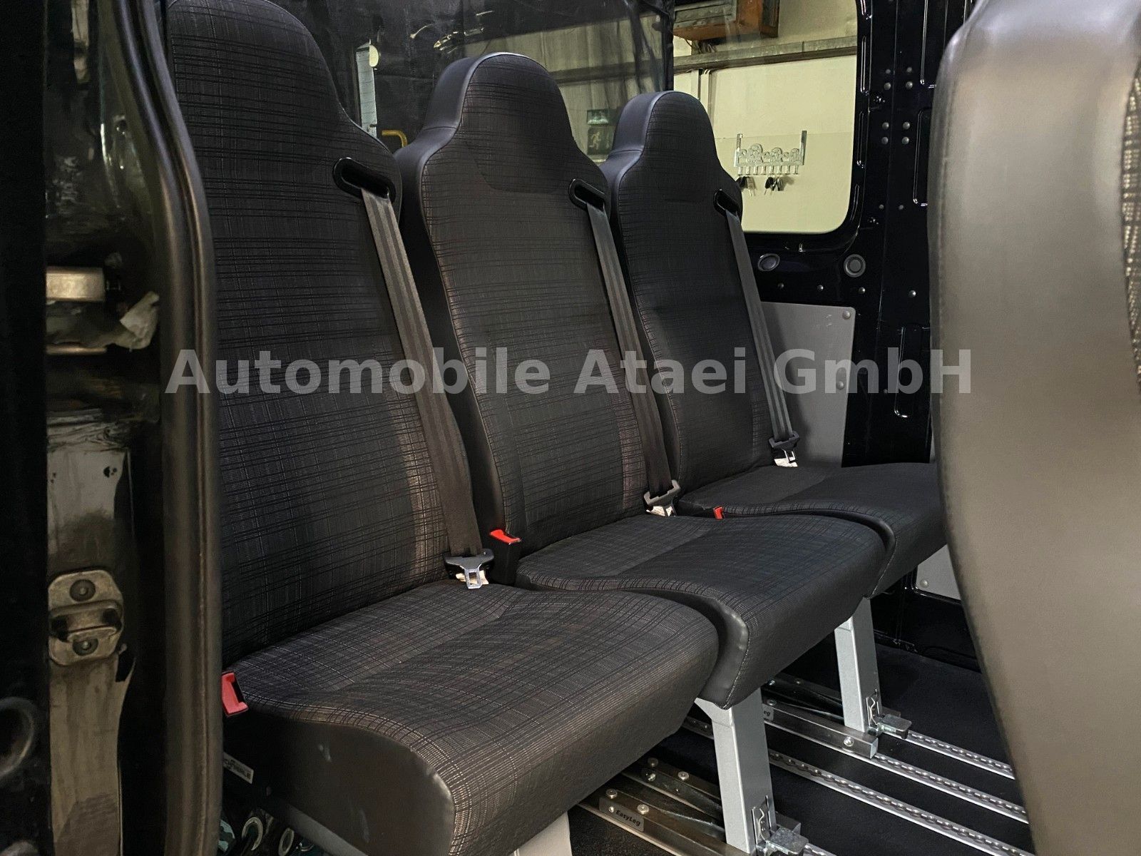 Fahrzeugabbildung Volkswagen Crafter 35 Kombi  *9-Sitzer* STANDHEIZUNG (5040)