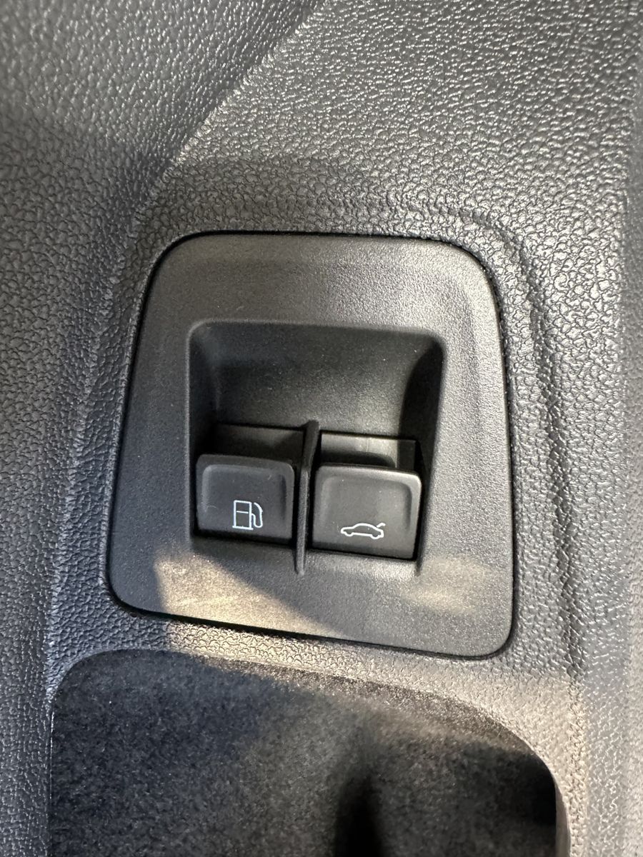 Fahrzeugabbildung Volkswagen Tiguan eHybrid R-Line Black NAV+LED+ACC+20ZO+AHK
