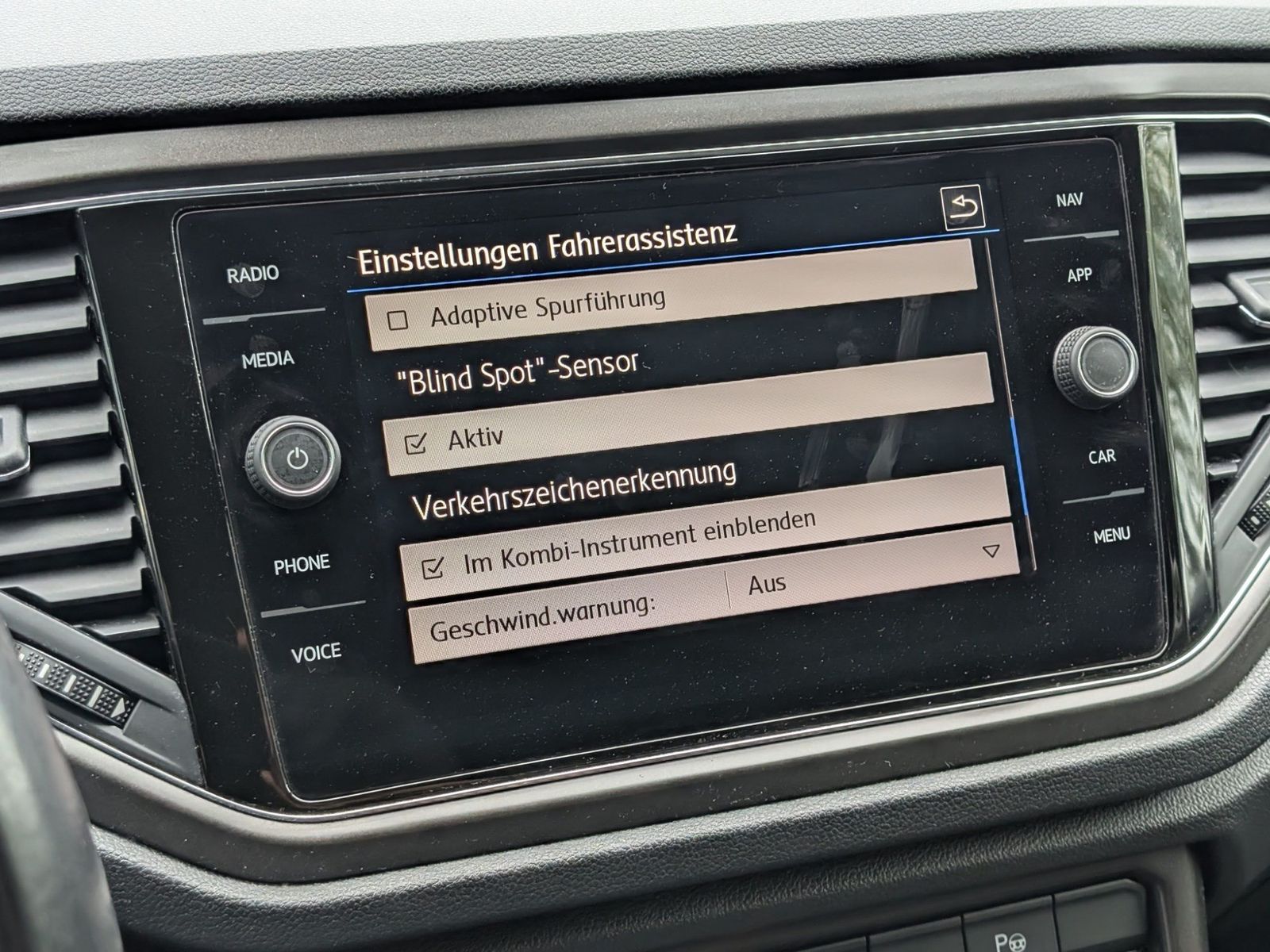 VW T-Roc 2.0 TDI Style Automatik Navi ACC – Bild 25