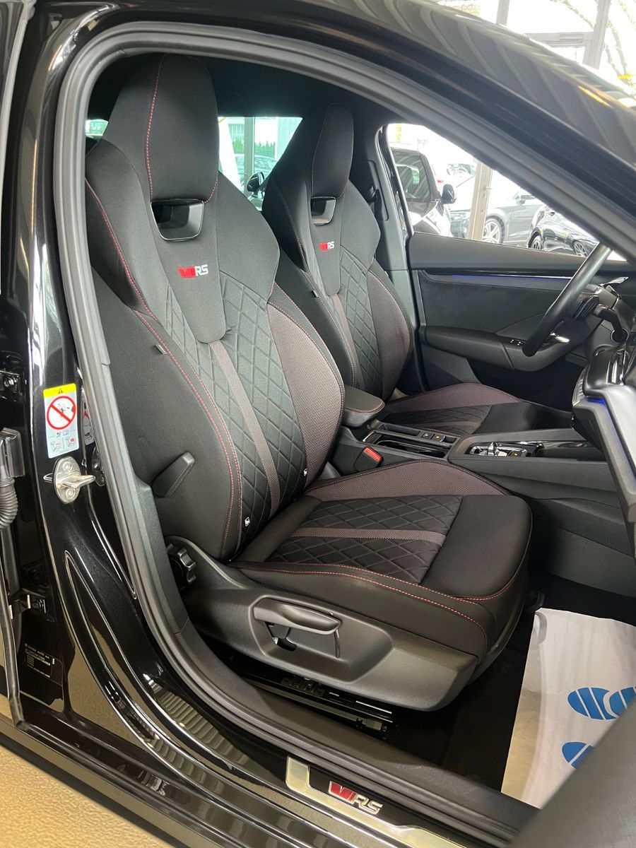 Fahrzeugabbildung SKODA Octavia Combi RS *HEAD*ACC*KAMERA*LED*VIRTUAL*