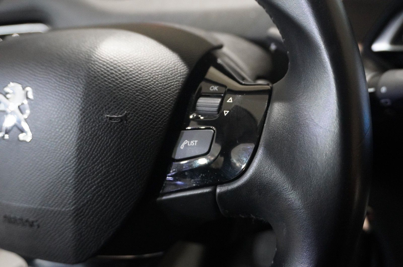 Fahrzeugabbildung Peugeot 308 LIM. 1.2T ACTICE PACK NAVI/LED/SPORT/NEBEL