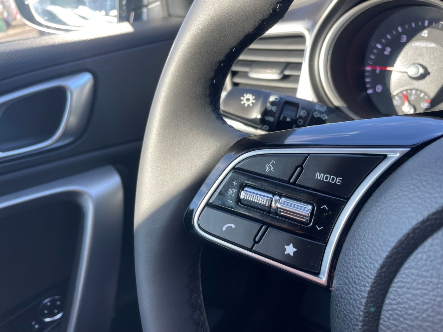 Fahrzeugabbildung Kia XCeed Core Navi Soundsystem LED Blendfreies Fern