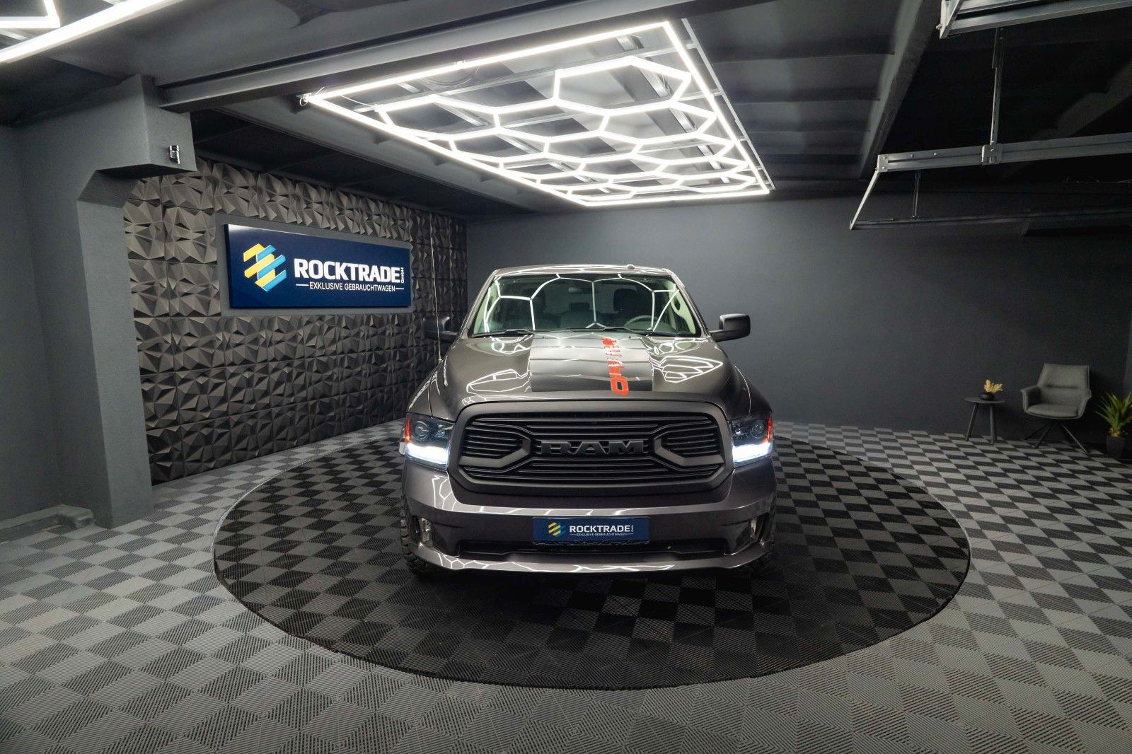 Fahrzeugabbildung Dodge RAM 5.7 V8 HEMI 4x4 OFFROAD Night-Paket *LED*AHK