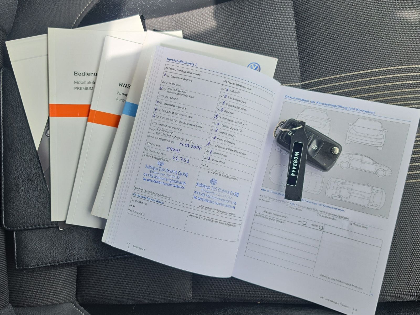 Fahrzeugabbildung Volkswagen Touran Match AUTOMATIK LEDER  PDC SHZ PDC