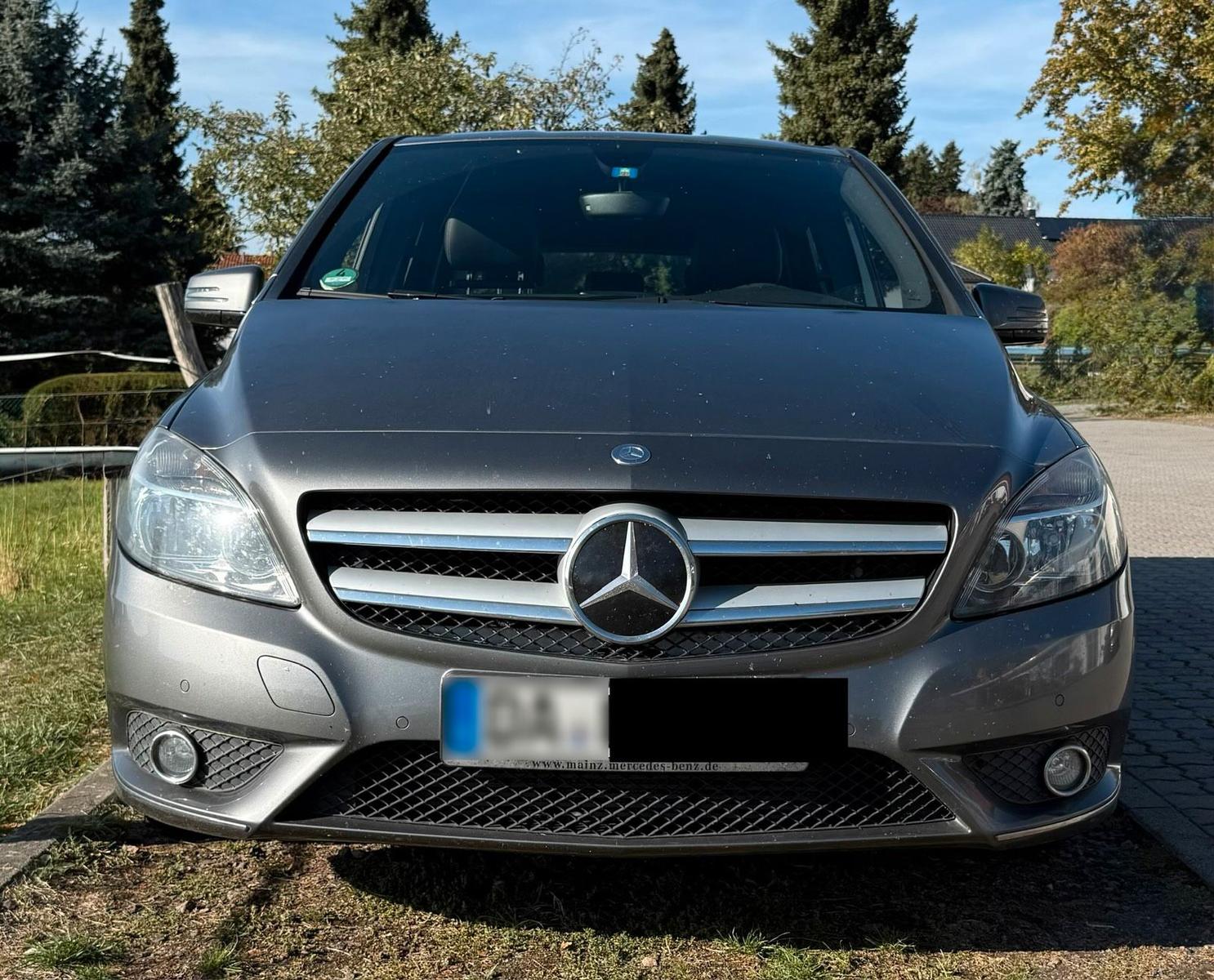 Mercedes-Benz B 180