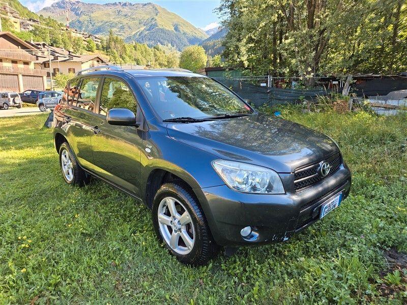 Toyota RAV4 2007 — rear view
