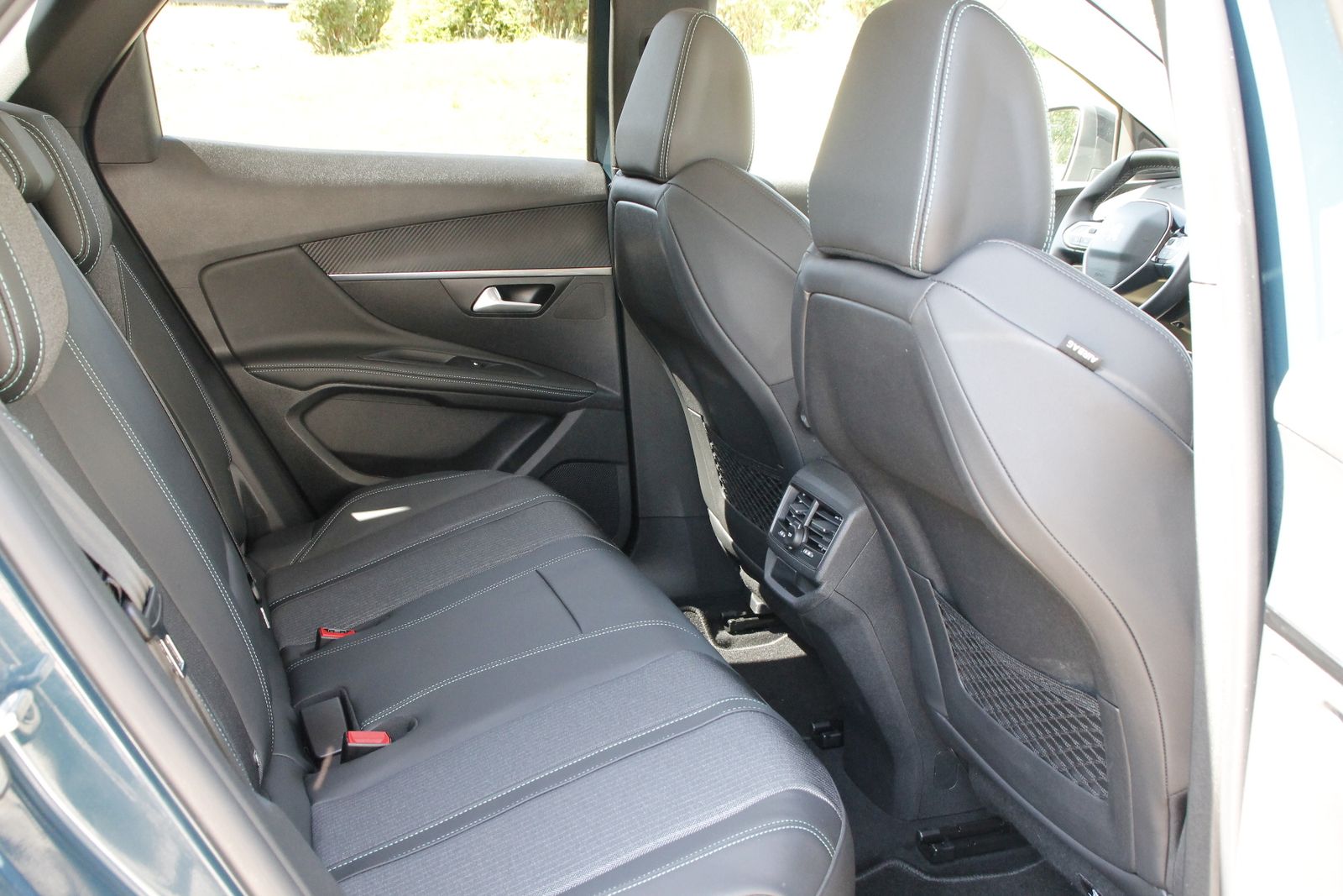 Fahrzeugabbildung Peugeot 3008 HYBRID Allure (MJ F0)