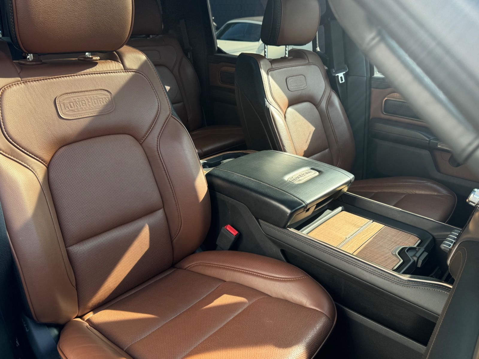 Fahrzeugabbildung Dodge RAM 1500 CrewCab 5,7 Longhorn Luftfahrwerk Voll