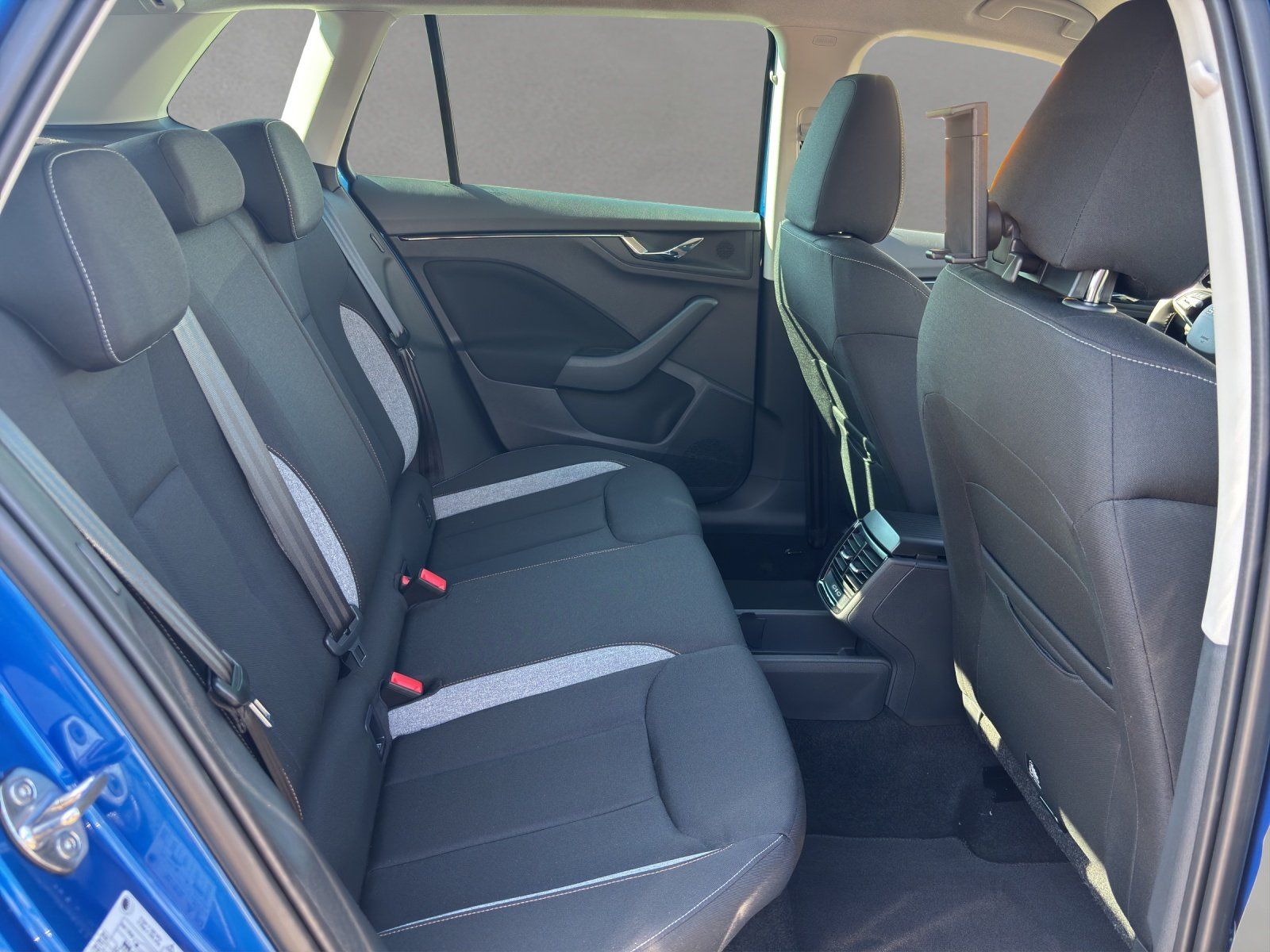 Fahrzeugabbildung SKODA Kamiq Balance 1,0 TSI 85 kW DSG AHK/MATRIX/ACC/