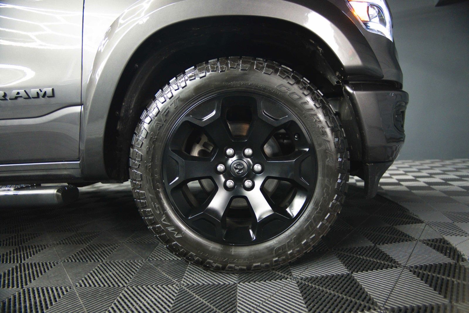 Fahrzeugabbildung Dodge RAM 5.7 V8 HEMI 4x4 OFFROAD Night-Paket *LED*