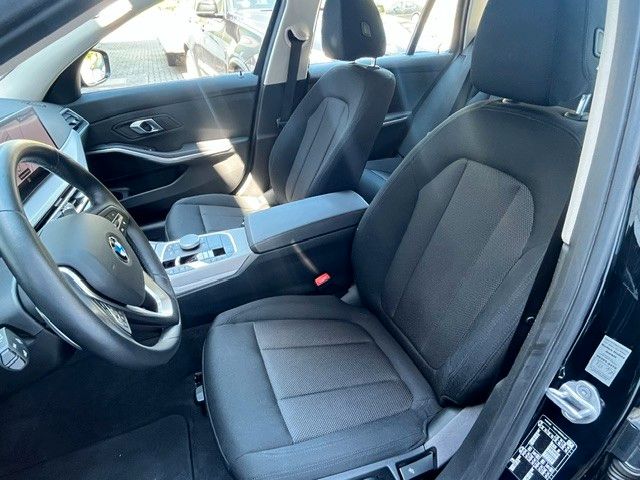 BMW 318i Touring Navi,Kamera,Adapt. LED,ACC,Sitzheiz foto 7