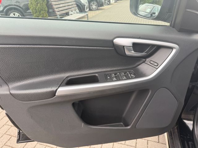 Volvo XC60 XC 60 5-Zylinder Summum AWD