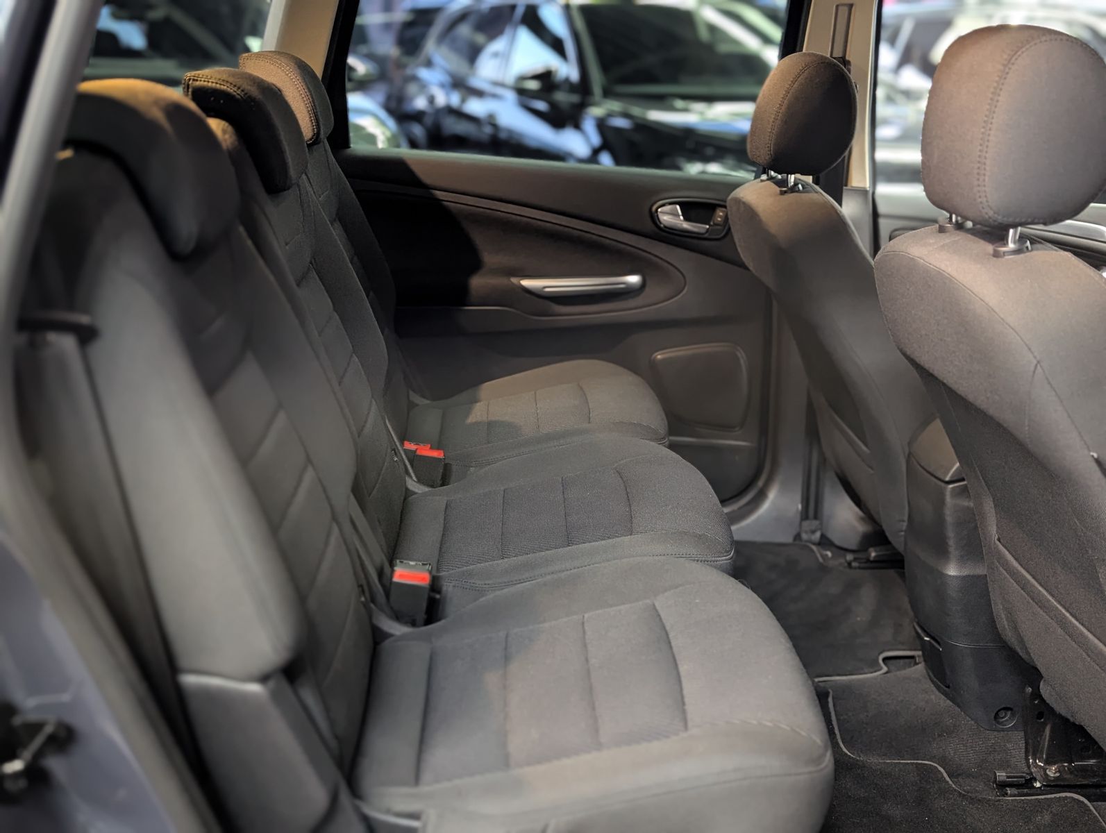 Fahrzeugabbildung Ford S-MAX Titanium SHZ*PDC*TEMP*NAVI*7 SITZER