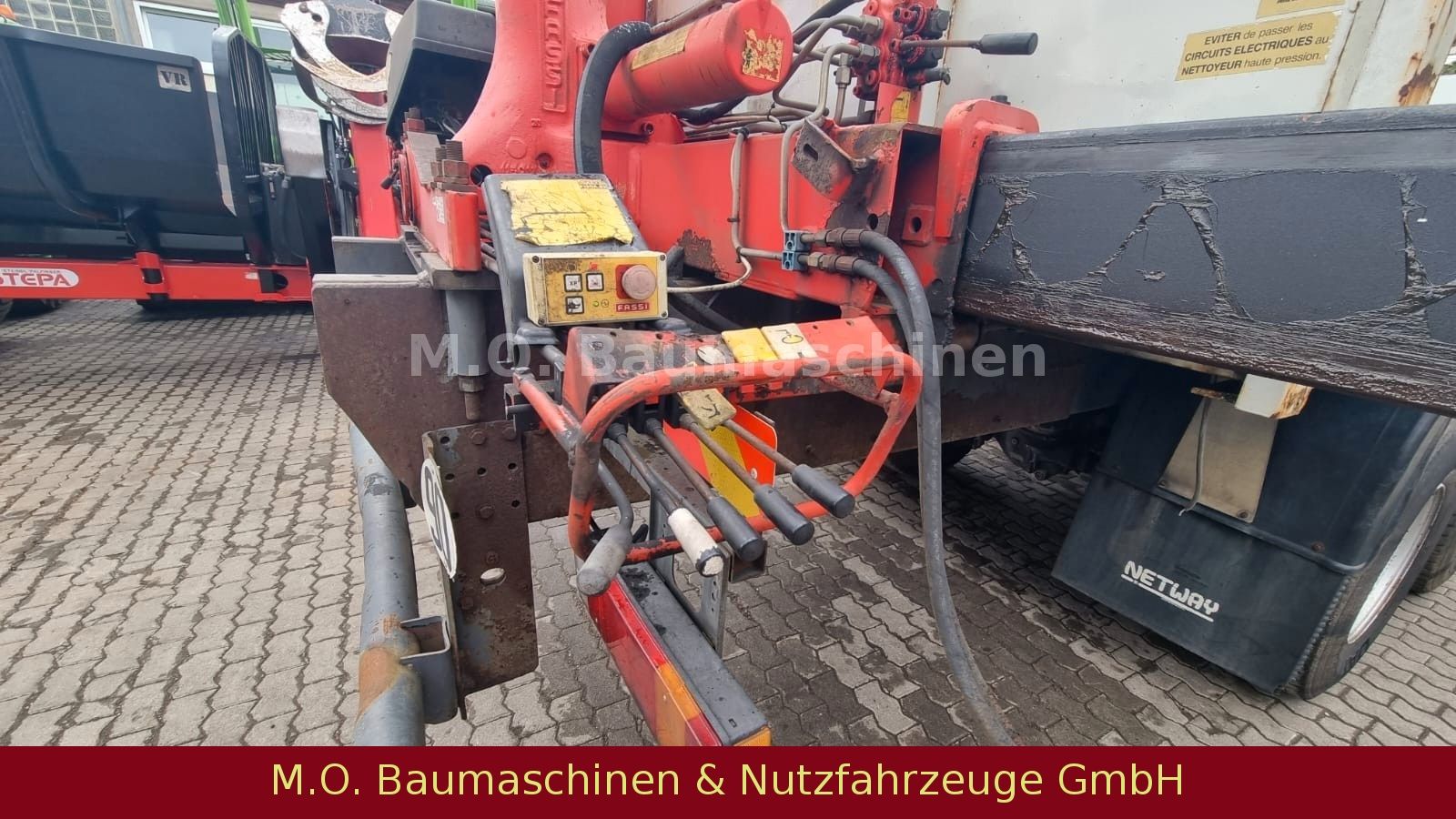 Fahrzeugabbildung Renault Renault Kerax 370 dci / Kran Fassi T 130 /