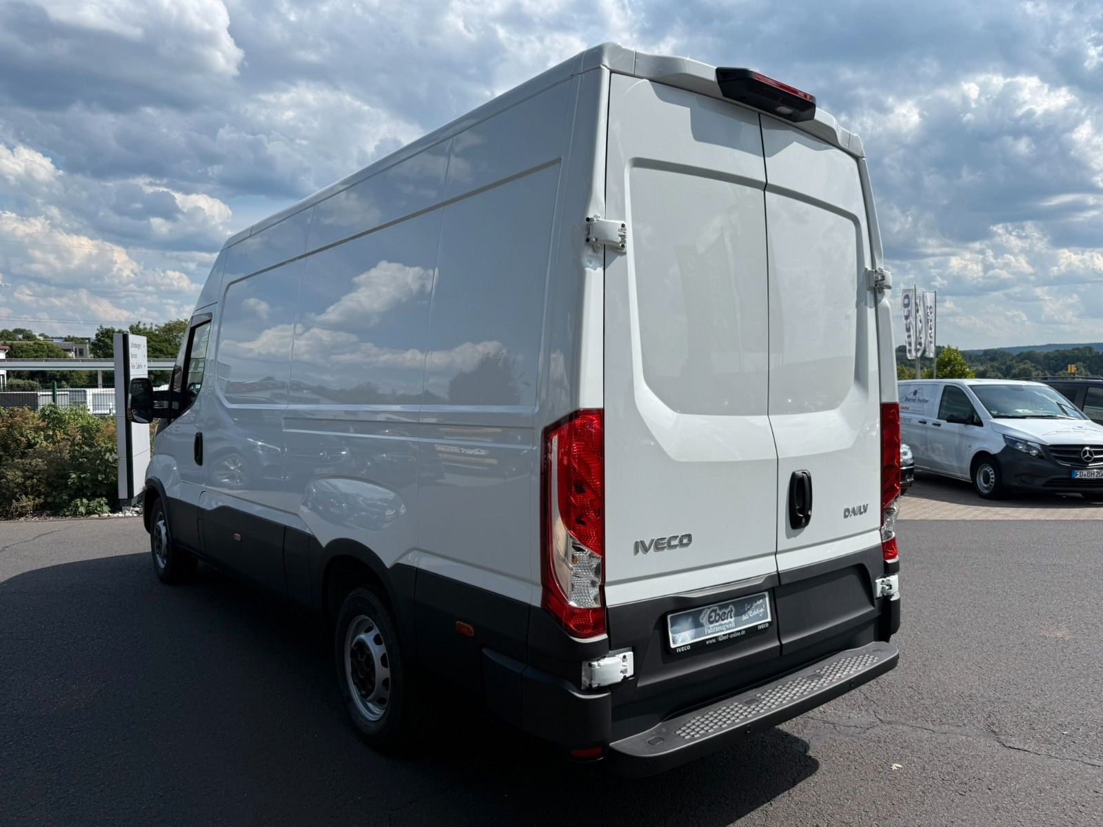 Fahrzeugabbildung Iveco Daily 35S16H3.0A8 V Y ASC-Ausbau Kastenwagen