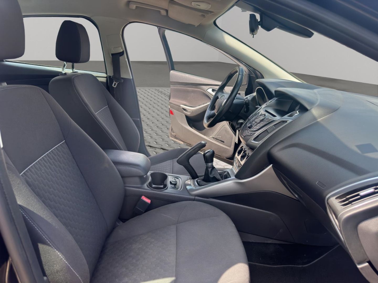 Fahrzeugabbildung Ford Focus SYNC Edition SHZ Notbremsass. Tel.-Vorb. P