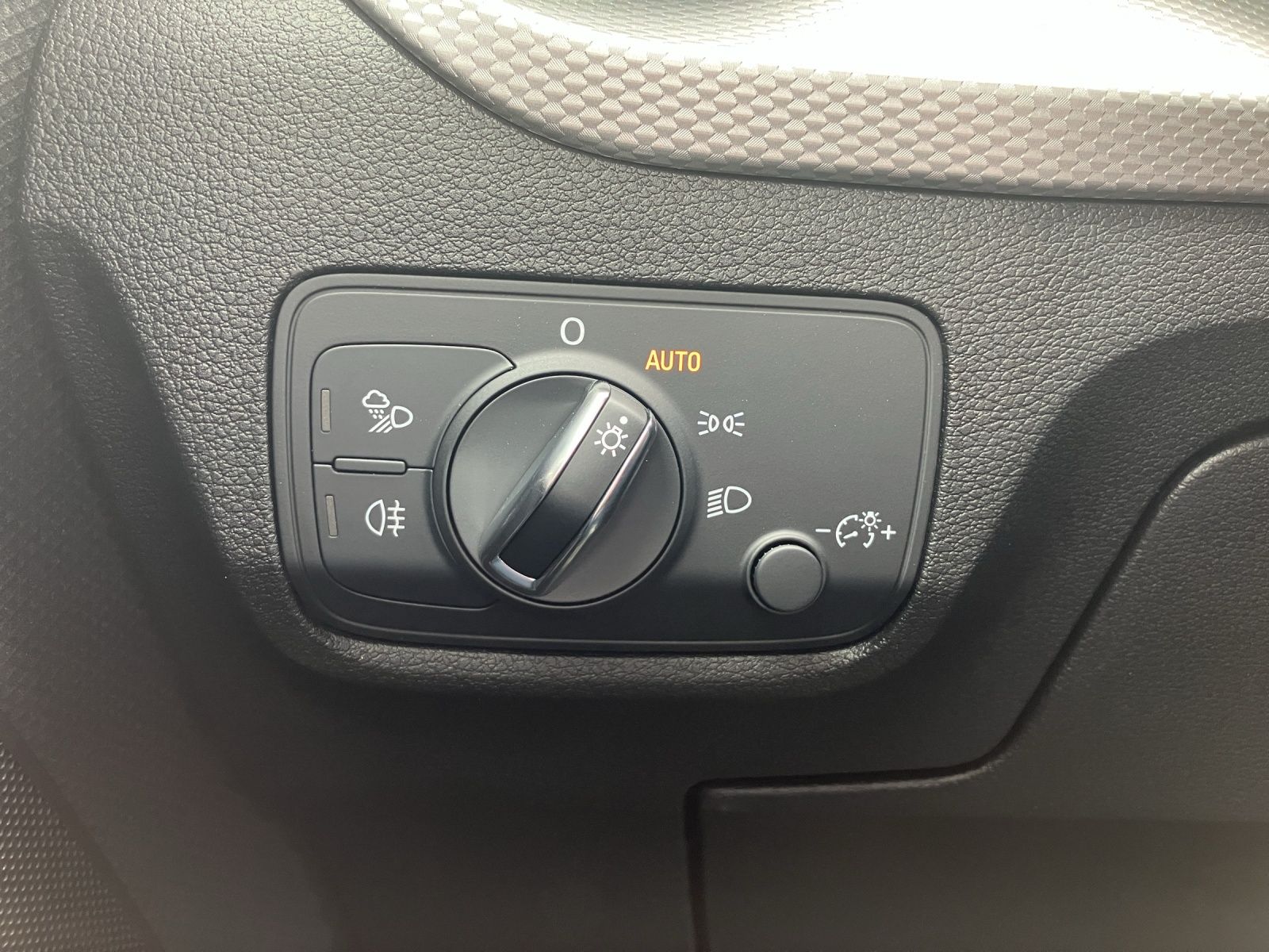 Fahrzeugabbildung Audi Q2 35 TFSI advanced Matrix, virtual cockpit plus