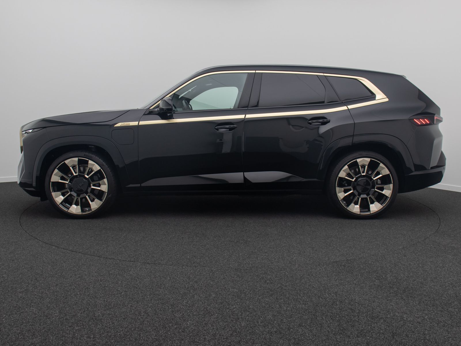 Fahrzeugabbildung BMW XM B&W Massage 360&deg; HUD SoftClose Individual 23"