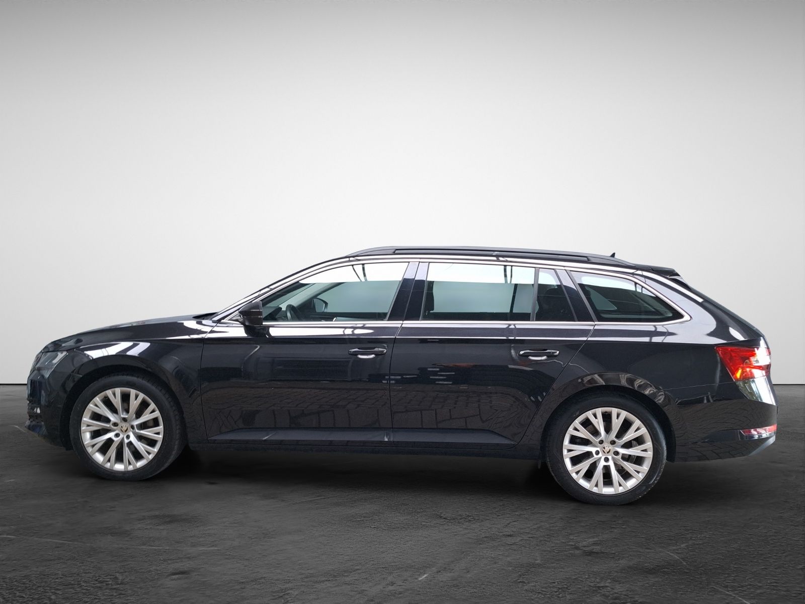 Skoda Superb Combi 1.5 TSI DSG Ambition  Panodach AHK  imagem 3