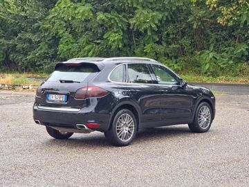 Porsche Cayenne - 6