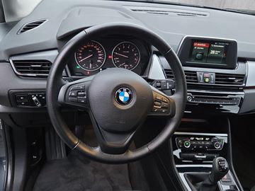 Fahrzeugabbildung BMW 216i Active Tourer Advantage Klima Einparkhilfe