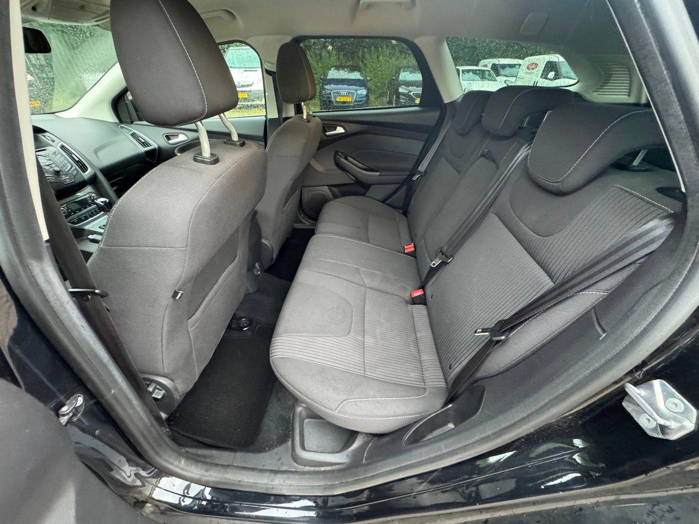 Ford Focus 2013 — photo 8