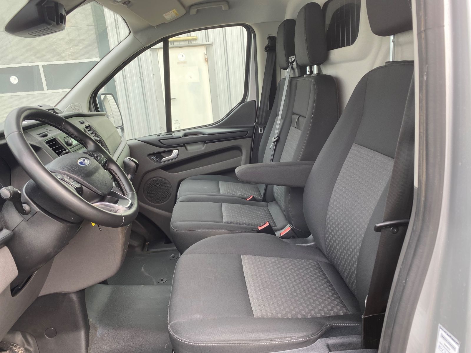 Fahrzeugabbildung Ford Transit Custom Kasten 300 L2 H2Trend,AHK,SHg,