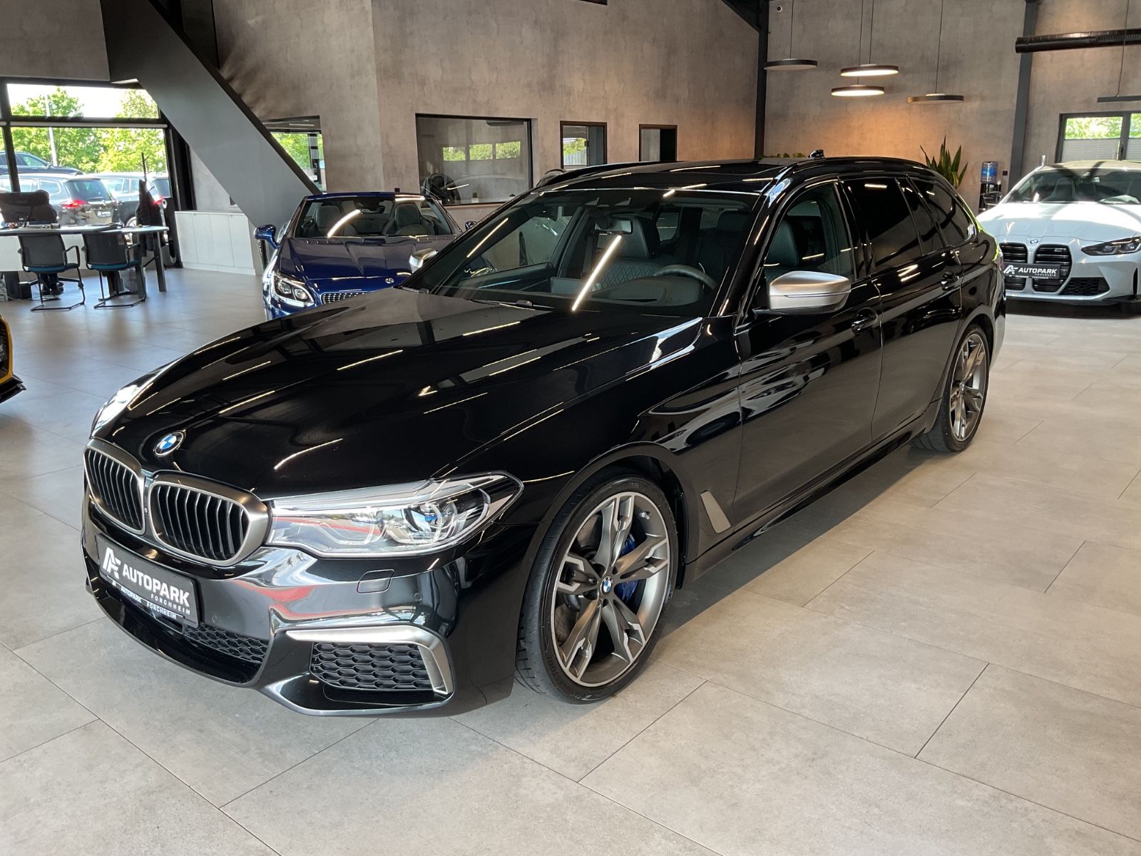 BMW M550d xDr B&amp;W Laserl Leder Exkl Pano Standh 360°