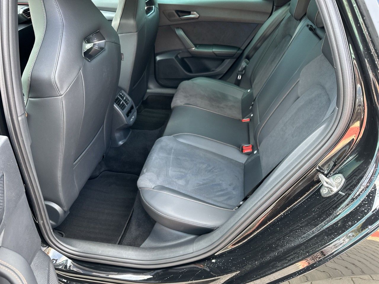 Fahrzeugabbildung CUPRA Leon Sportstourer 1.5 eTSI 150PS