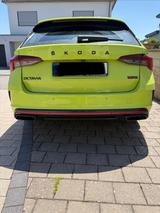 Skoda Octavia 2.0 TSI DSG RS Combi RS - Skoda Octavia: Grün, RS
