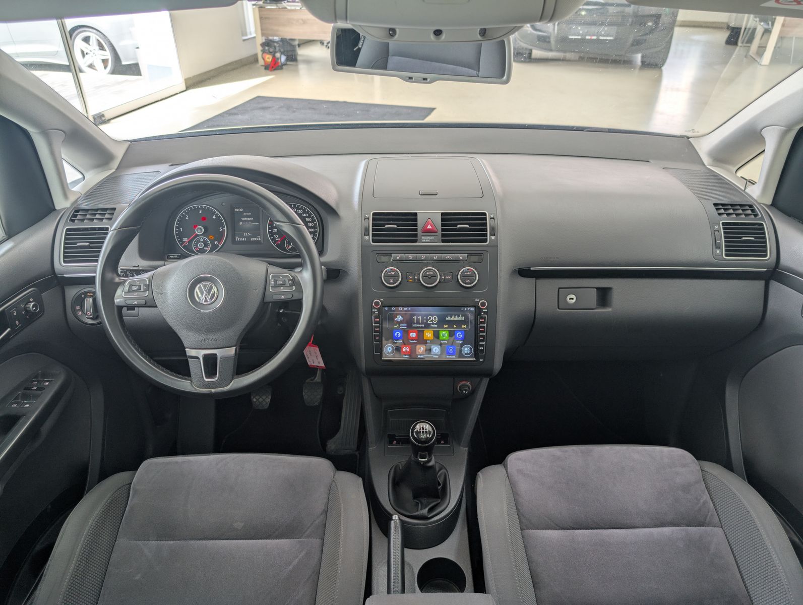 Fahrzeugabbildung Volkswagen Touran 2.0 TDI Highline PANO AHK PDC APP XENON