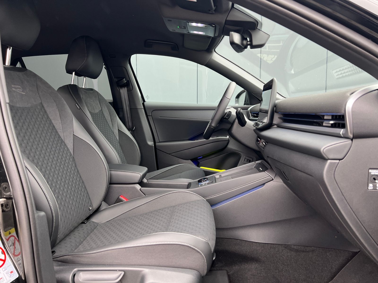 Fahrzeugabbildung Volkswagen T-Roc R-Line 1.5 eTSI DSG *Neues Modell, AHK, Bl