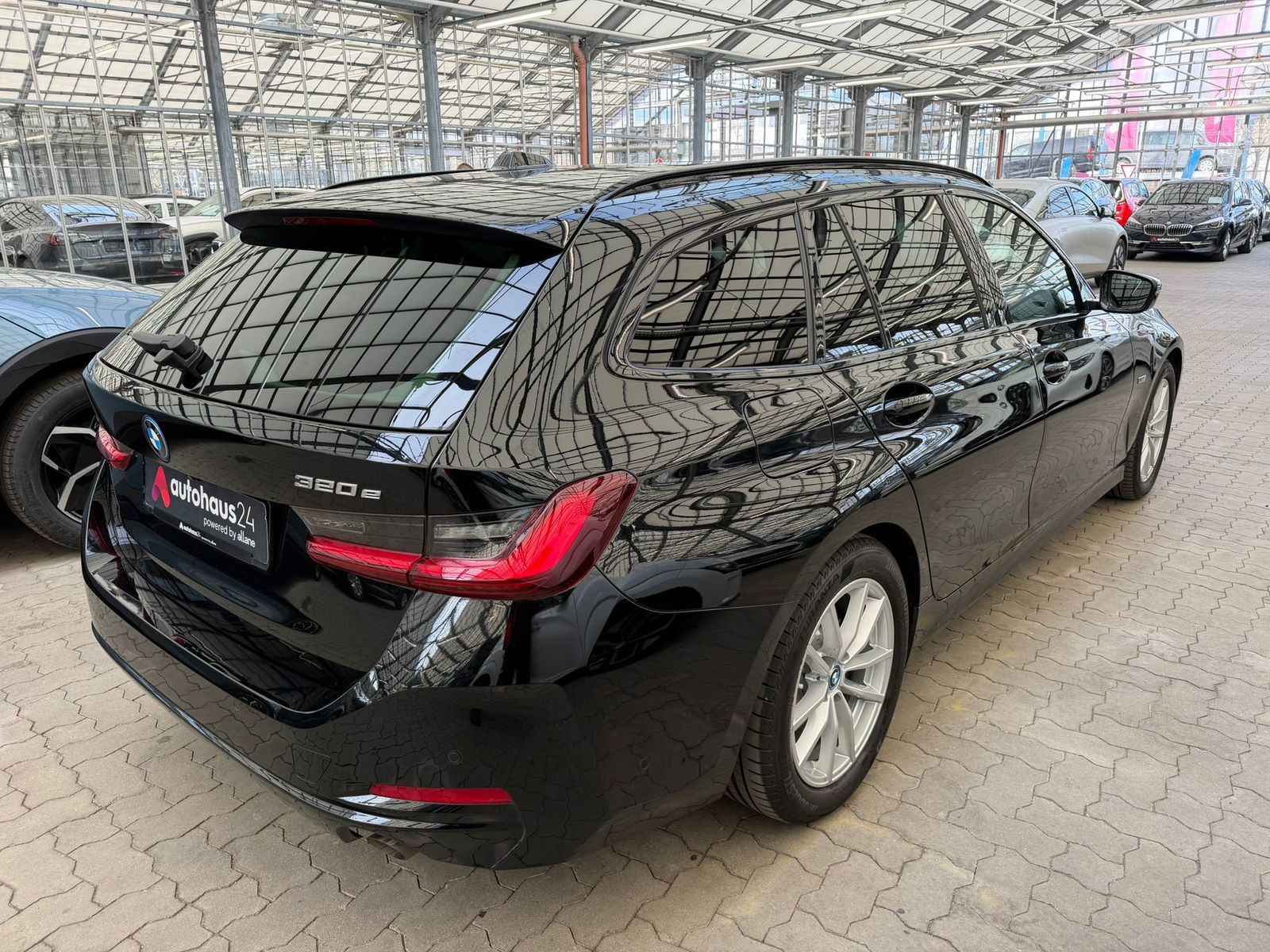 BMW 320 e   LED|ParkAssist|Sitzhzg foto 4
