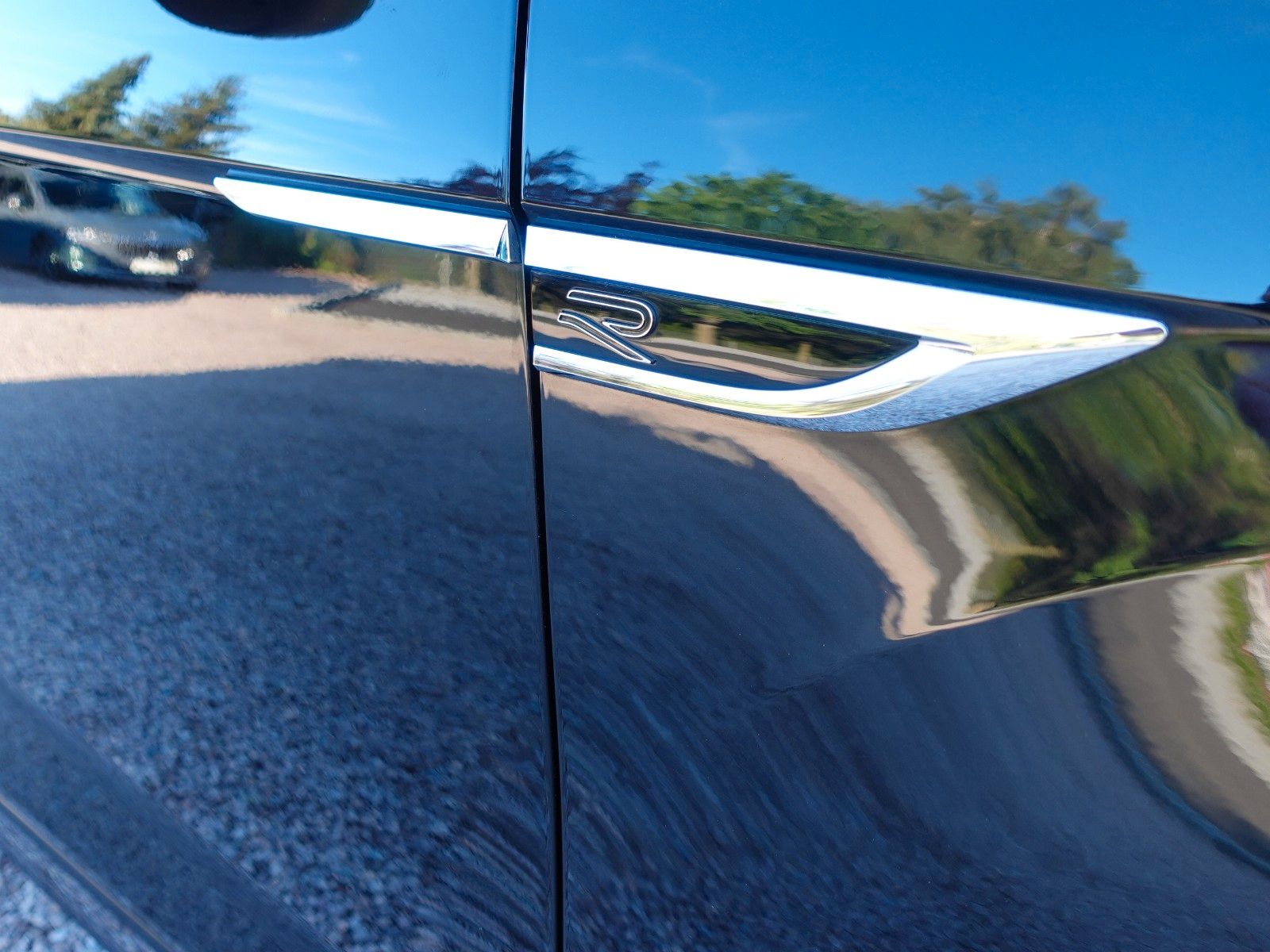 Fahrzeugabbildung Volkswagen T-Roc Cabriolet 1.5 TSI DSG R-Line AHK/Matrix/