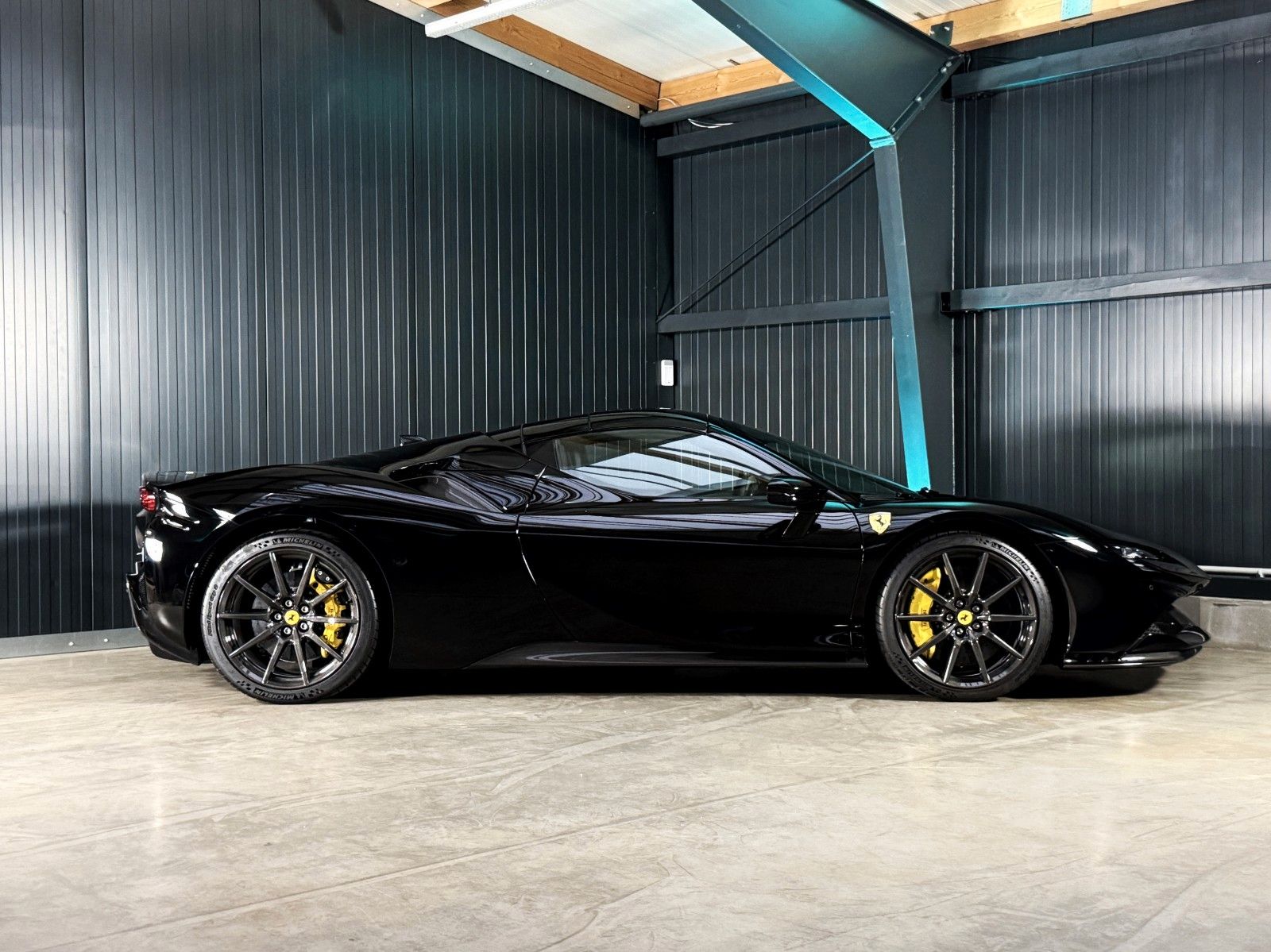 Fahrzeugabbildung Ferrari SF90 Spider + Vollcarbon + Lift + NeroDS1250