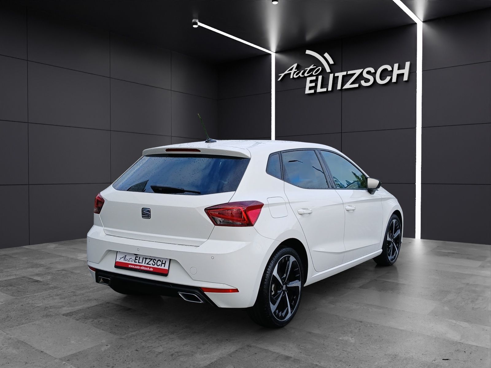 Fahrzeugabbildung SEAT Ibiza TSI FR DSG LED Navi AID ACC RFK SH 18"