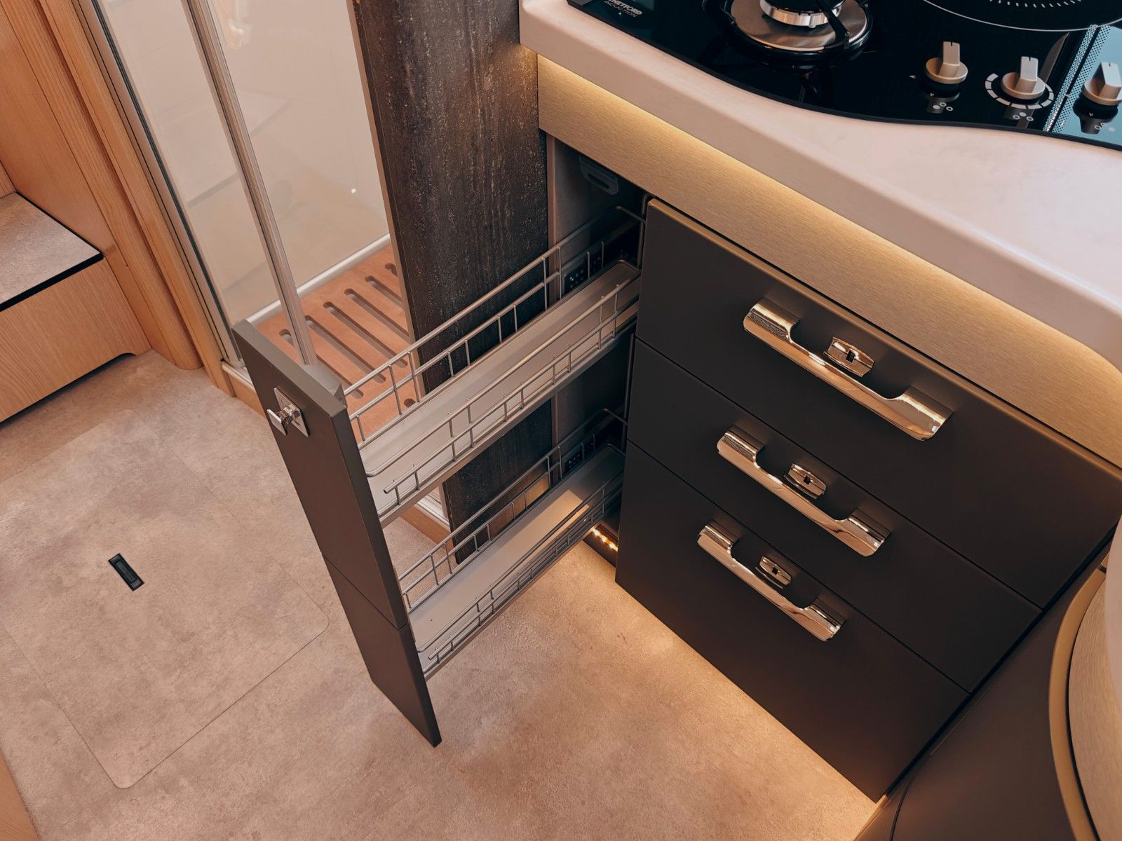 Fahrzeugabbildung HYMER / ERIBA / HYMERCAR B - KLASSE ML T 780 BLACKLINE