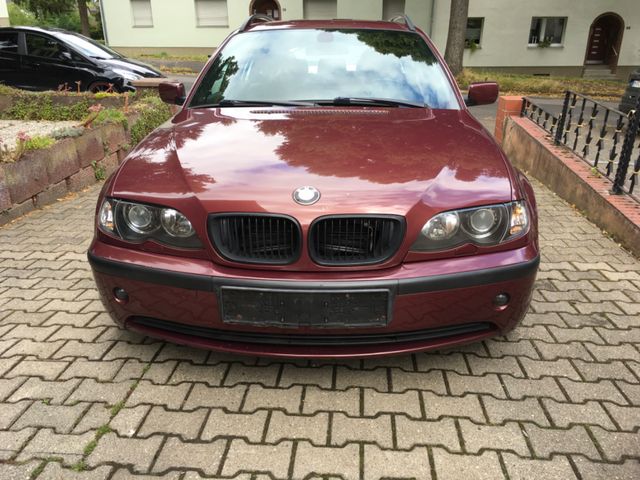 BMW 318i touring  Exclusive Edition 8- fach. Bereift