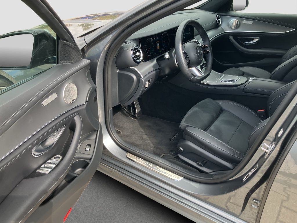 Fahrzeugabbildung Mercedes-Benz E 220 d T-Modell AMG LINE*NightPaket*PanoDach